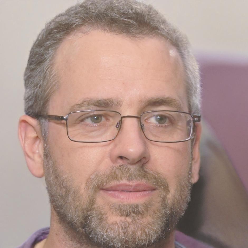 Senior Technology Director with expertise in AI financial systems